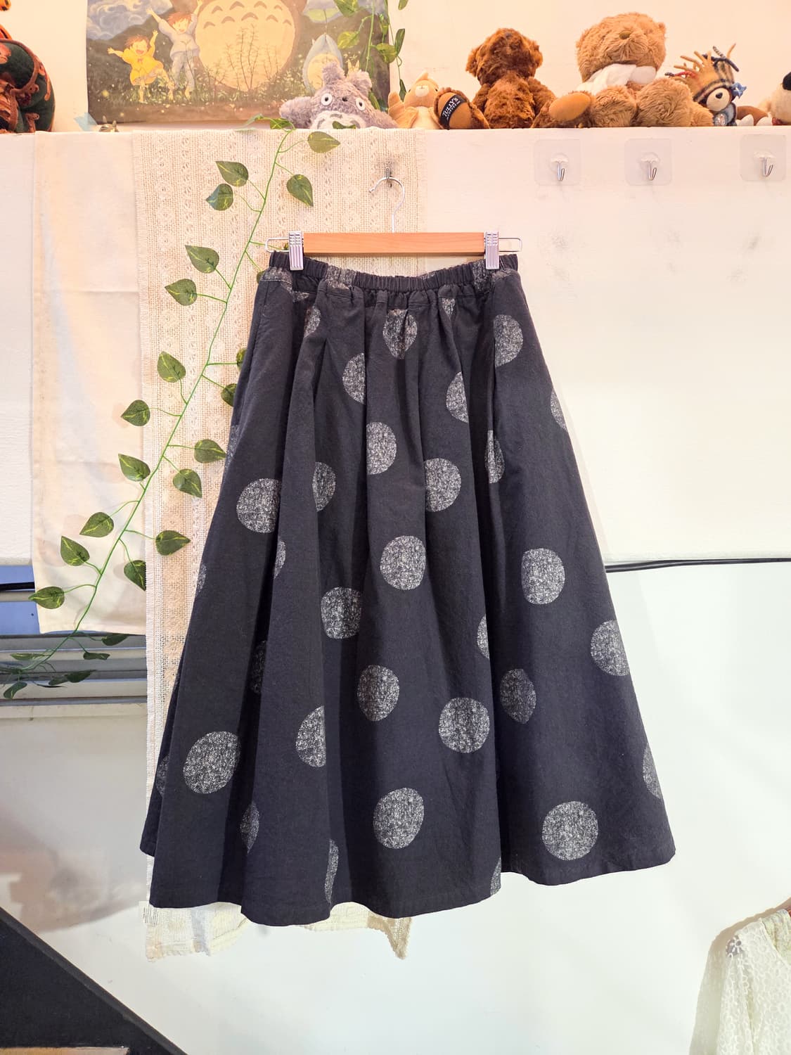 차콜 왕도트 롱스커트 상품이미지1