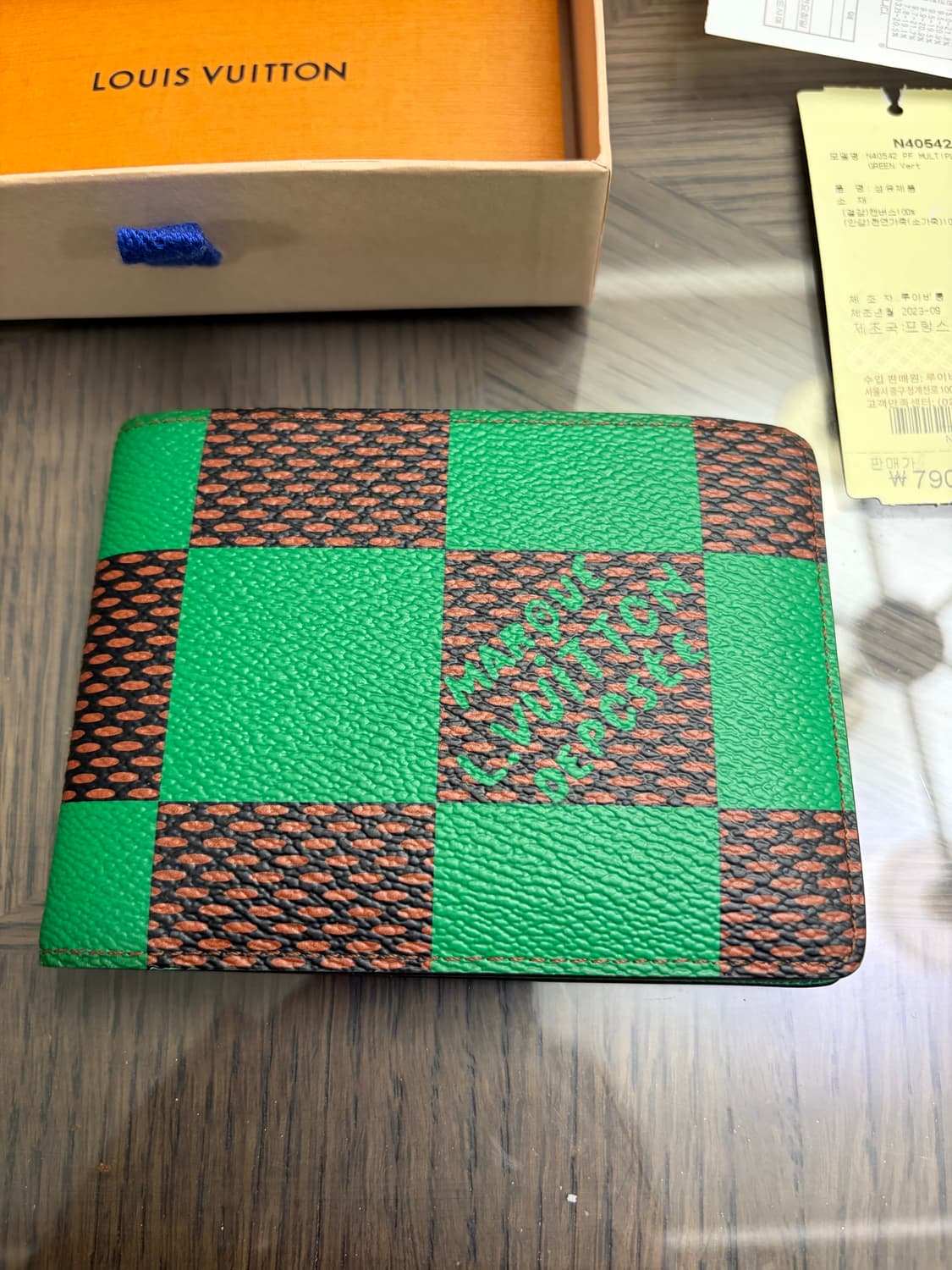 루이비통 퍼렐콜라보 한정판 지갑 상품이미지3