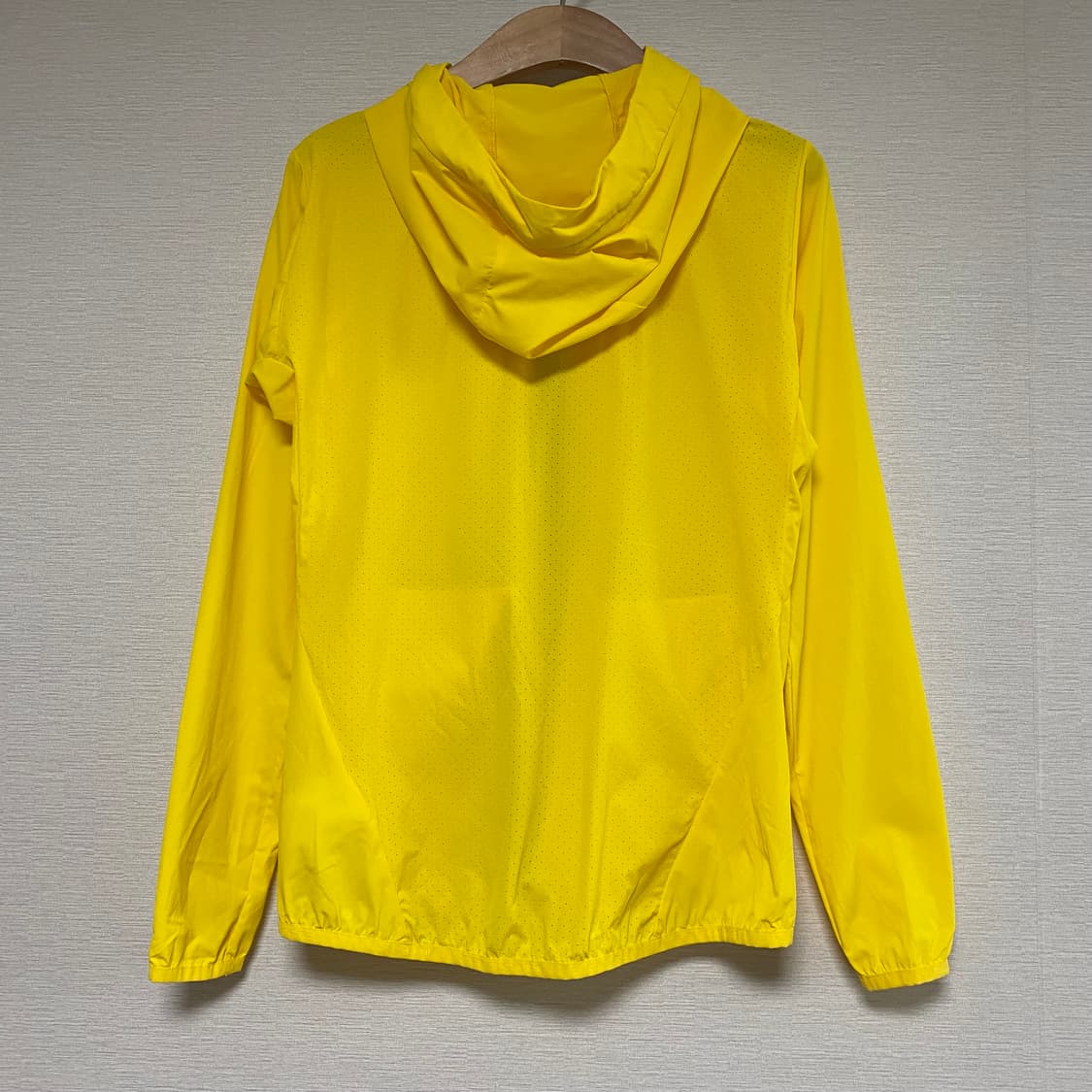 데상트 러닝 메쉬 바람막이 여성 옐로우 S 상품이미지4