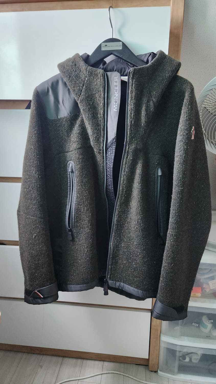 10회미만 착용 새상품급 몽클레어 모직후드 패딩~3사이즈 상품이미지1