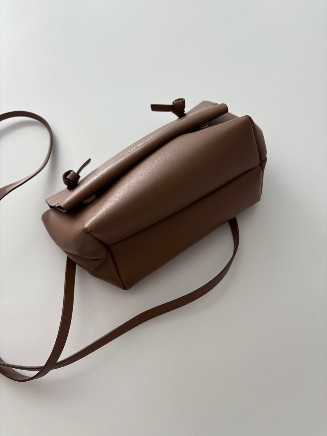 아크네스튜디오 미니 레더백 (새상품) 상품이미지4