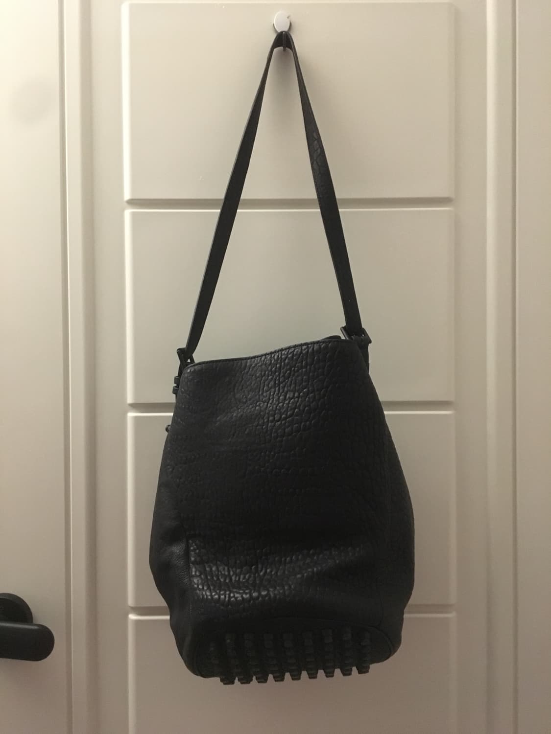 알렉산더왕 디에고 버킷백(스터드 블랙) 상품이미지4