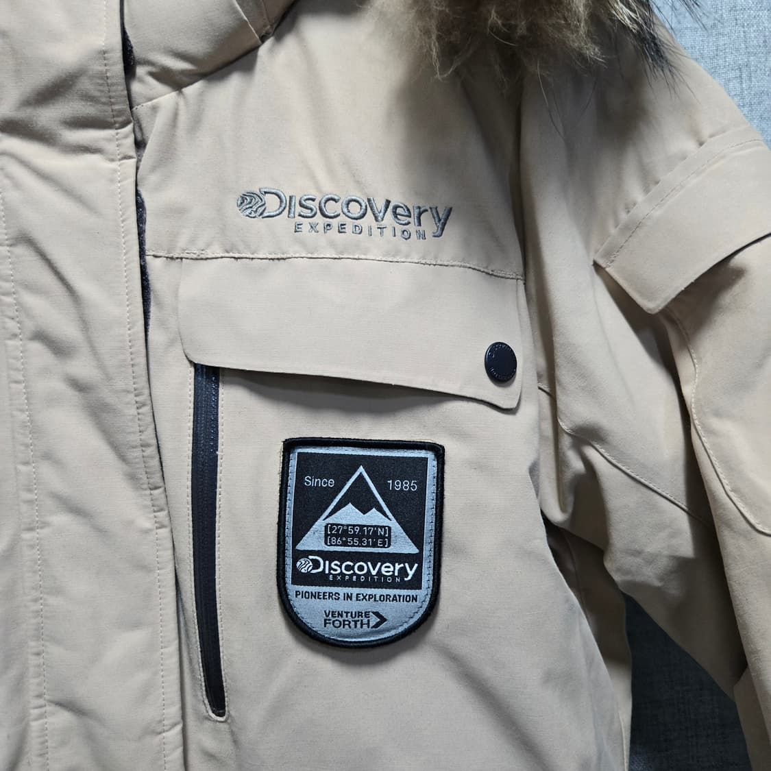 디스커버리 익스페디션  여성 마운틴쿡 구스다운 너구리털 패딩  상품이미지3