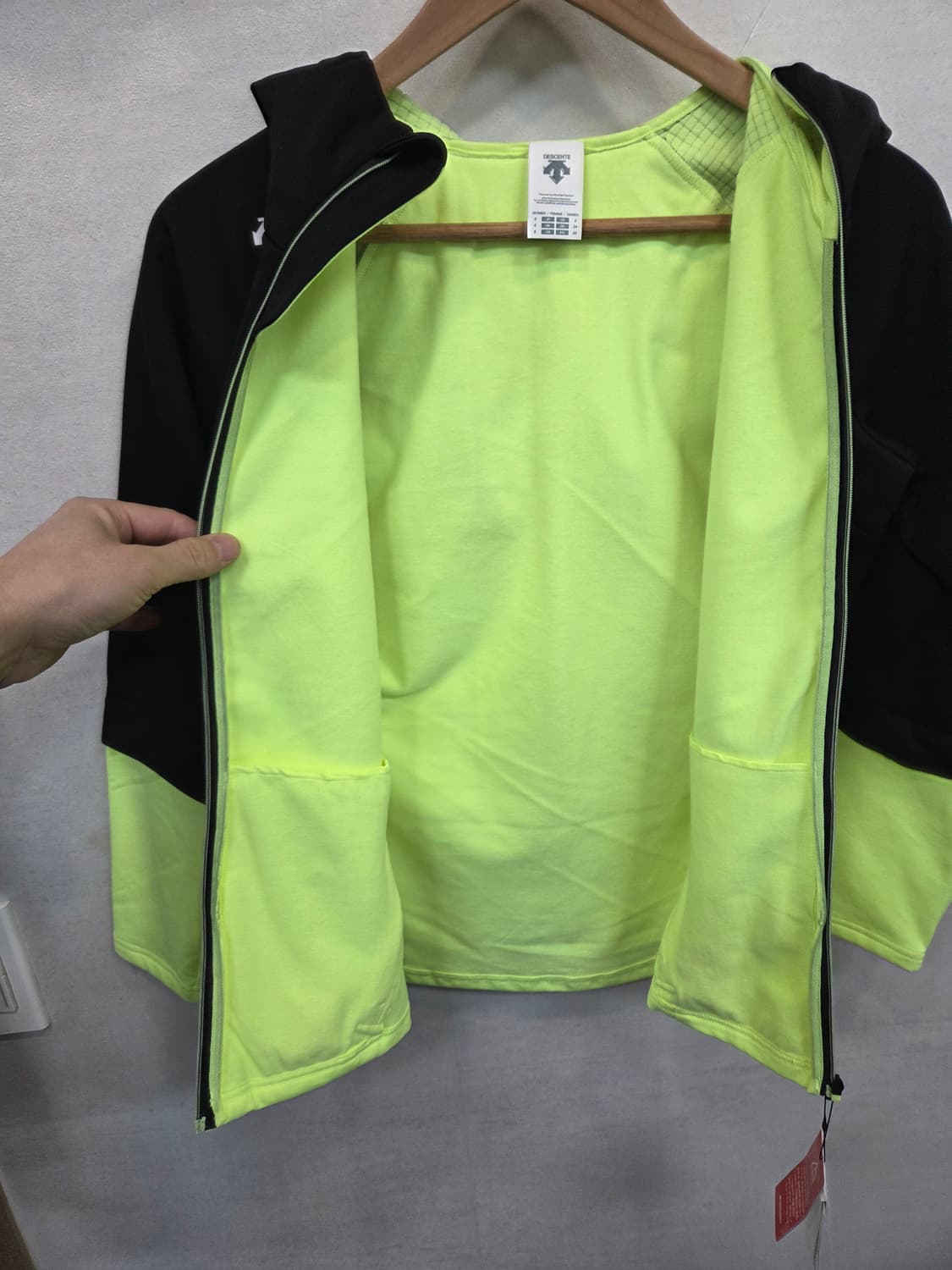 데상트 여성 하이브리드 러닝 레이어드 기능성 후드집업 85 상품이미지5