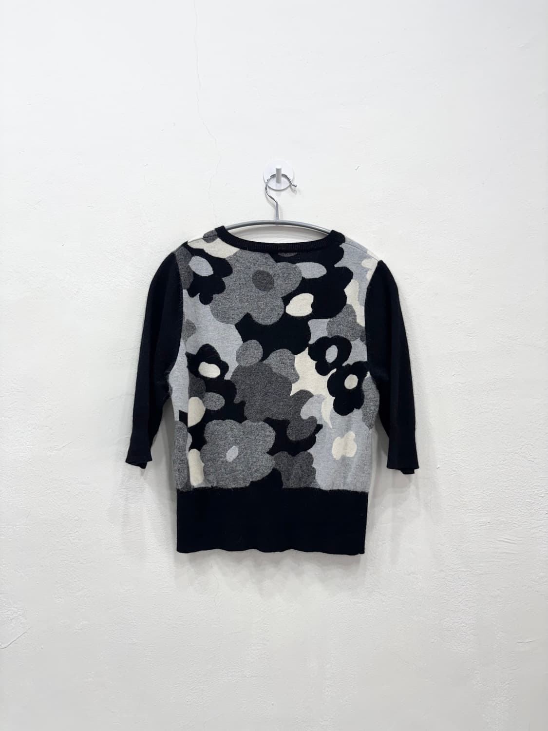 Perry Montclair 패턴 반팔니트 상품이미지3