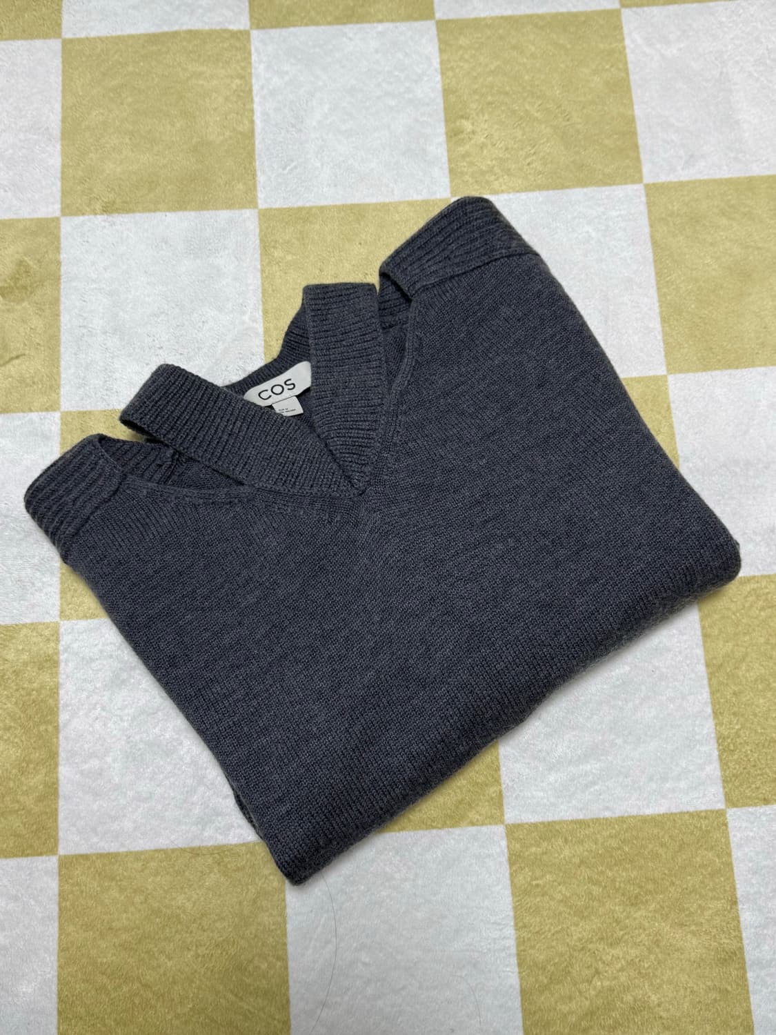 COS 브이넥 니트  상품이미지1