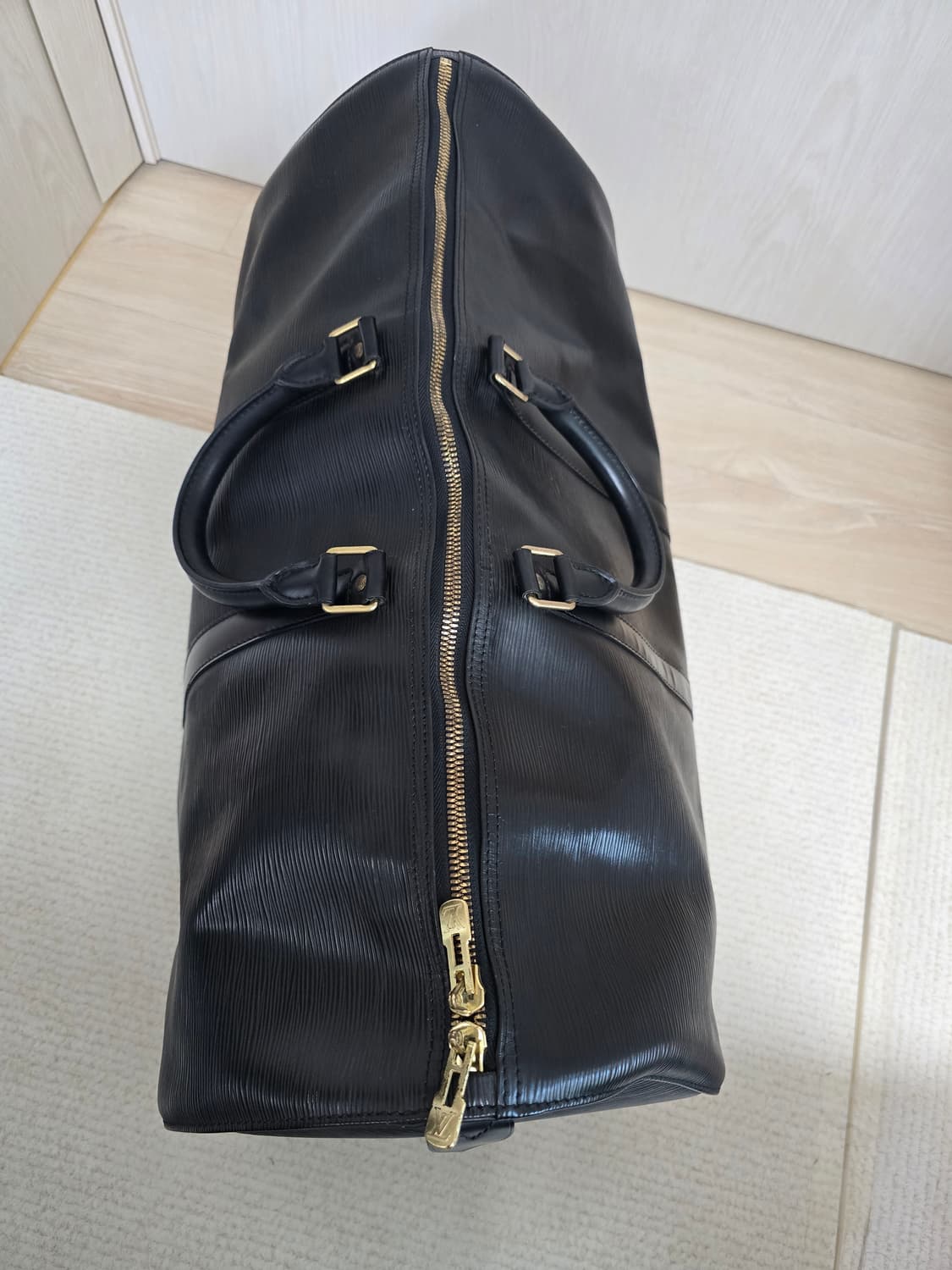 루이비통 에삐 키폴 블랙 보스턴백 60 상품이미지4