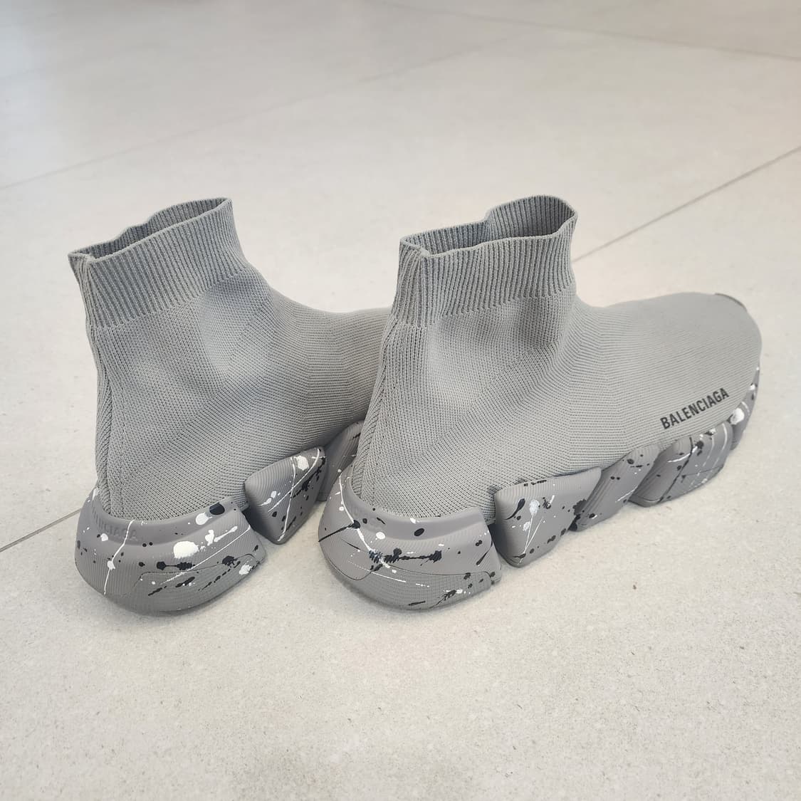 발렌시아가 스피드러너 2.0 남성 40 여성 41 사이즈 팔아요 상품이미지2