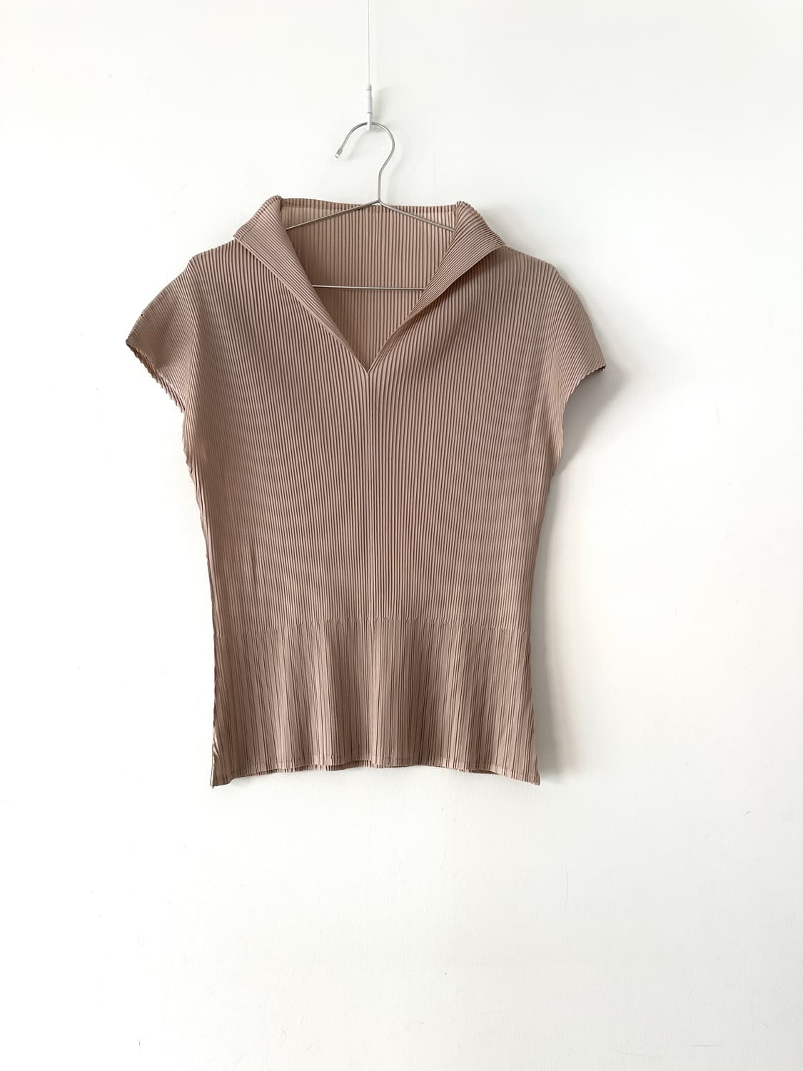 Basic neck pleats / beige 상품이미지1