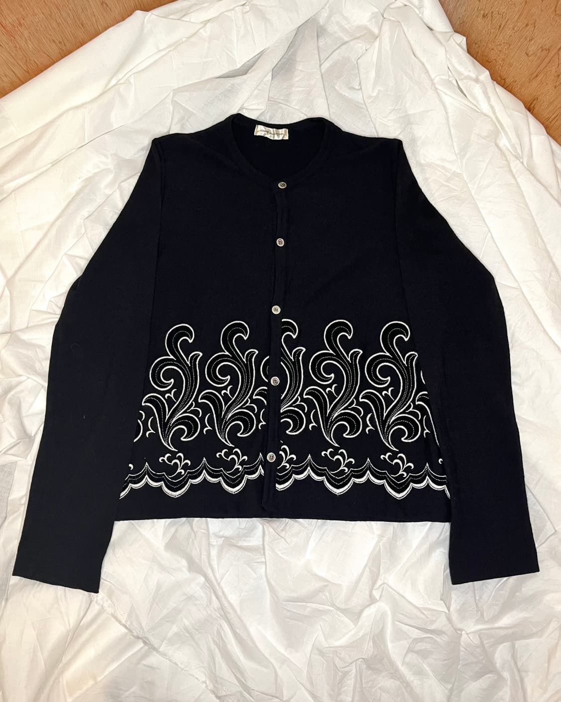 꼼데가르송 AD2001 블랙 바로크 벨벳 자수 가디건 상품이미지1