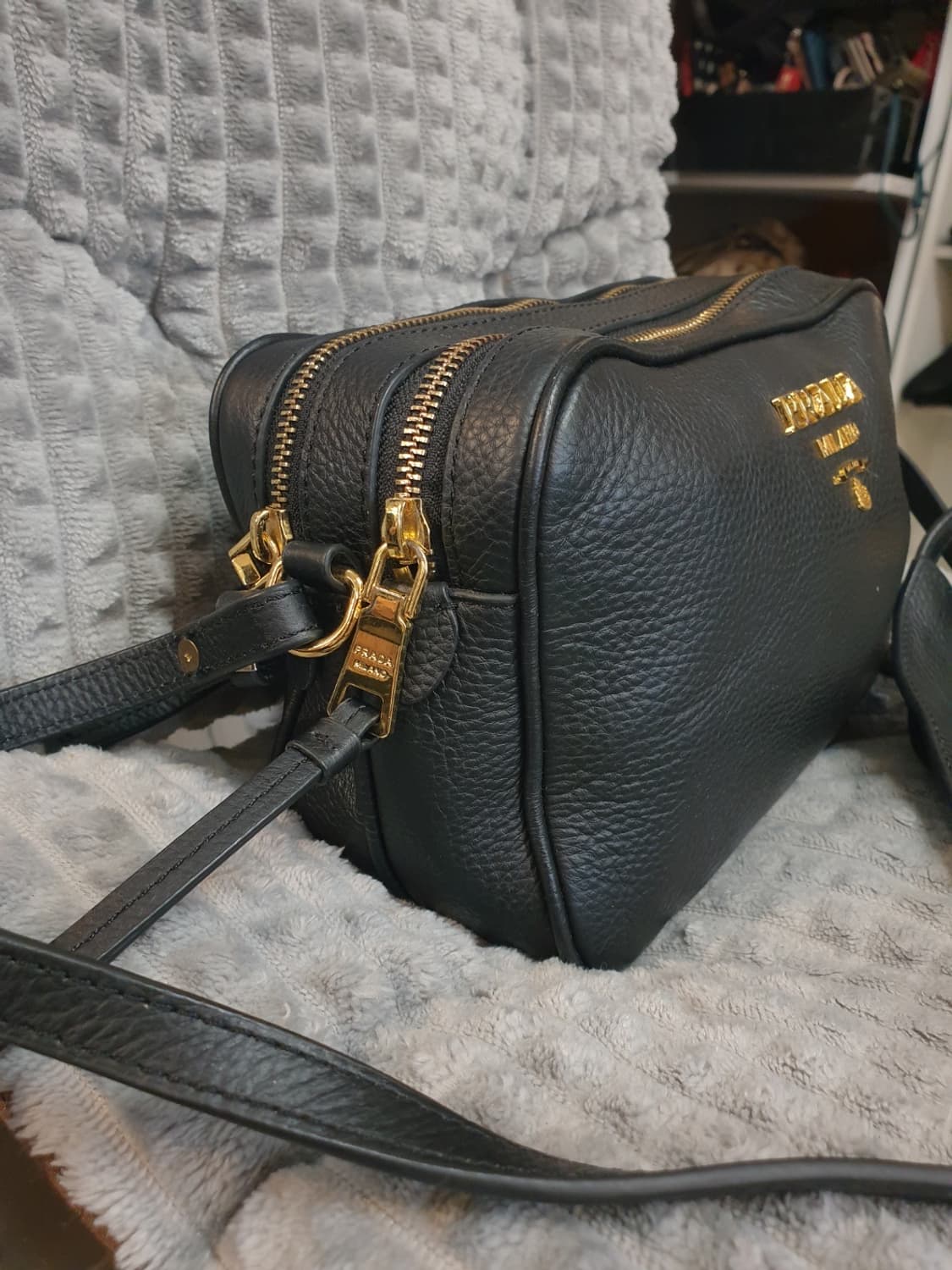 프라다 카메라백 팔아요 상품이미지3