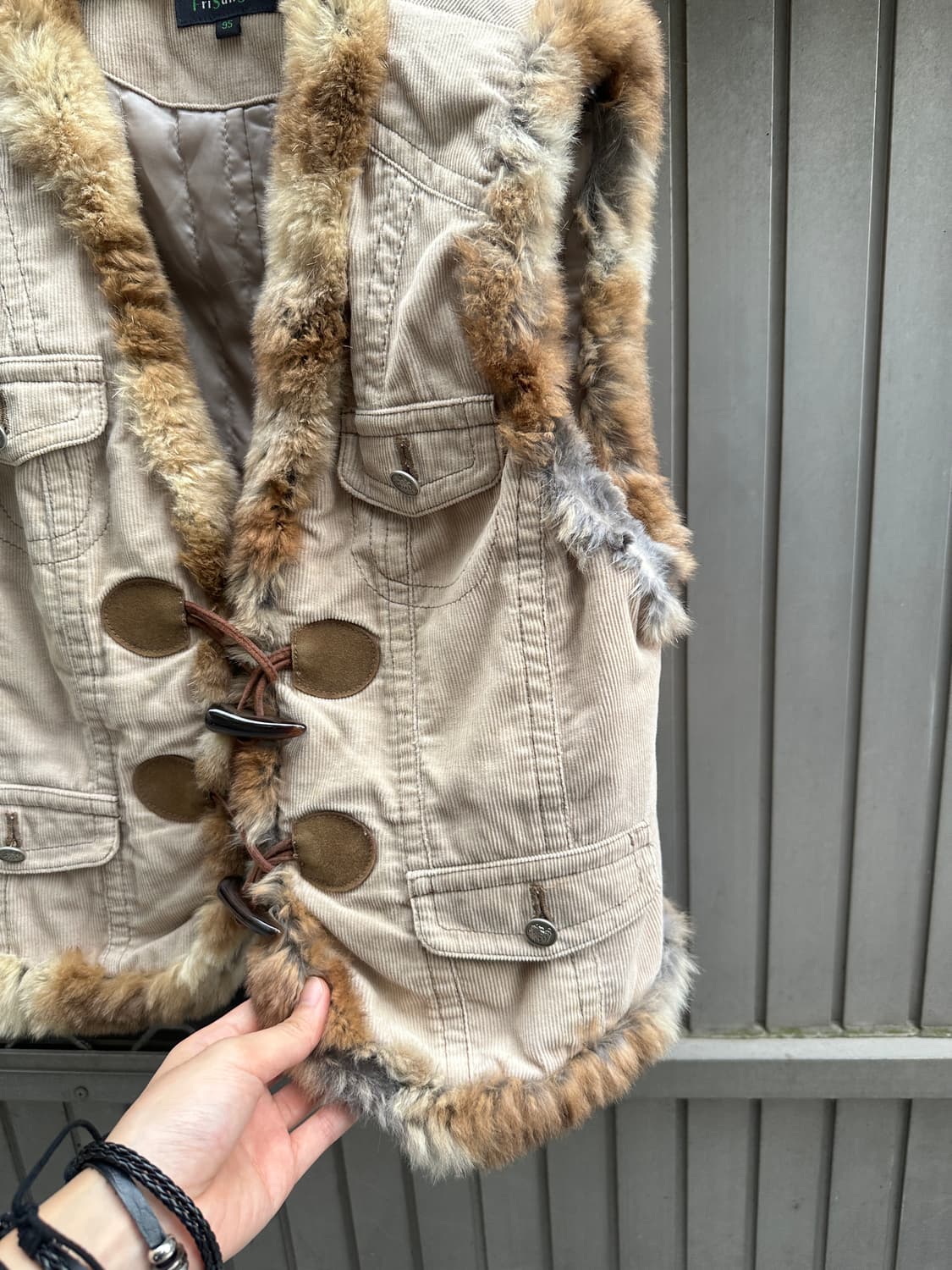 Rabbit fur toggle button crop vest 상품이미지4