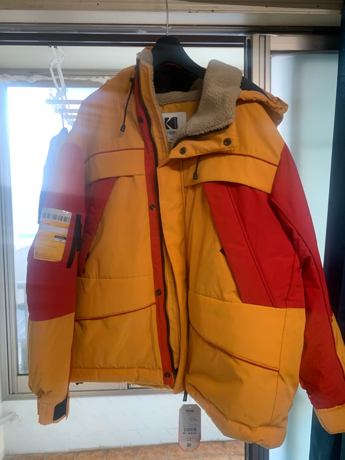 코닥 정해인 메일러 패딩 새상품 L 사이즈판매 합니다 상품이미지5