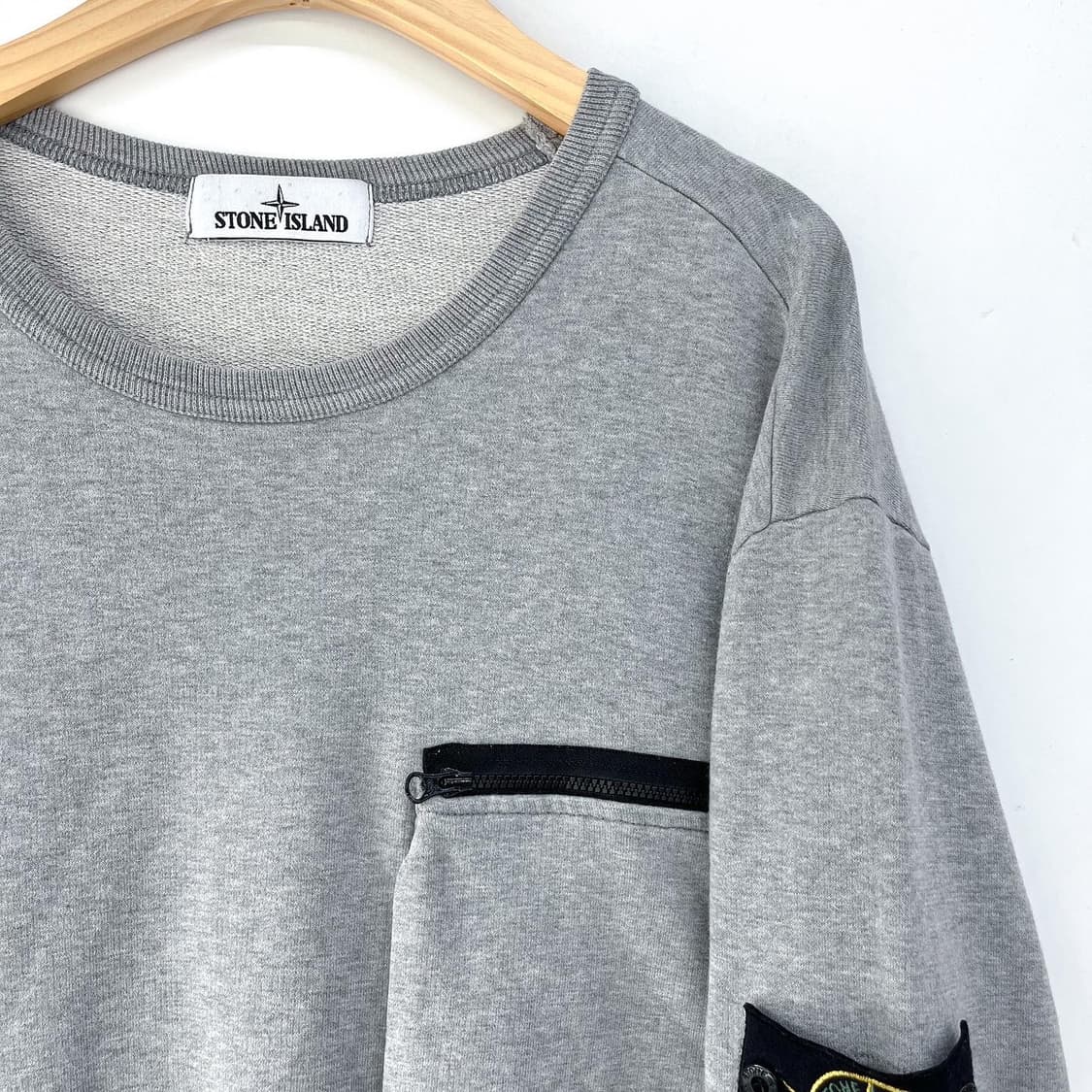 스톤 아일랜드 17S/S 그레이 지퍼 포켓 맨투맨 상품이미지3