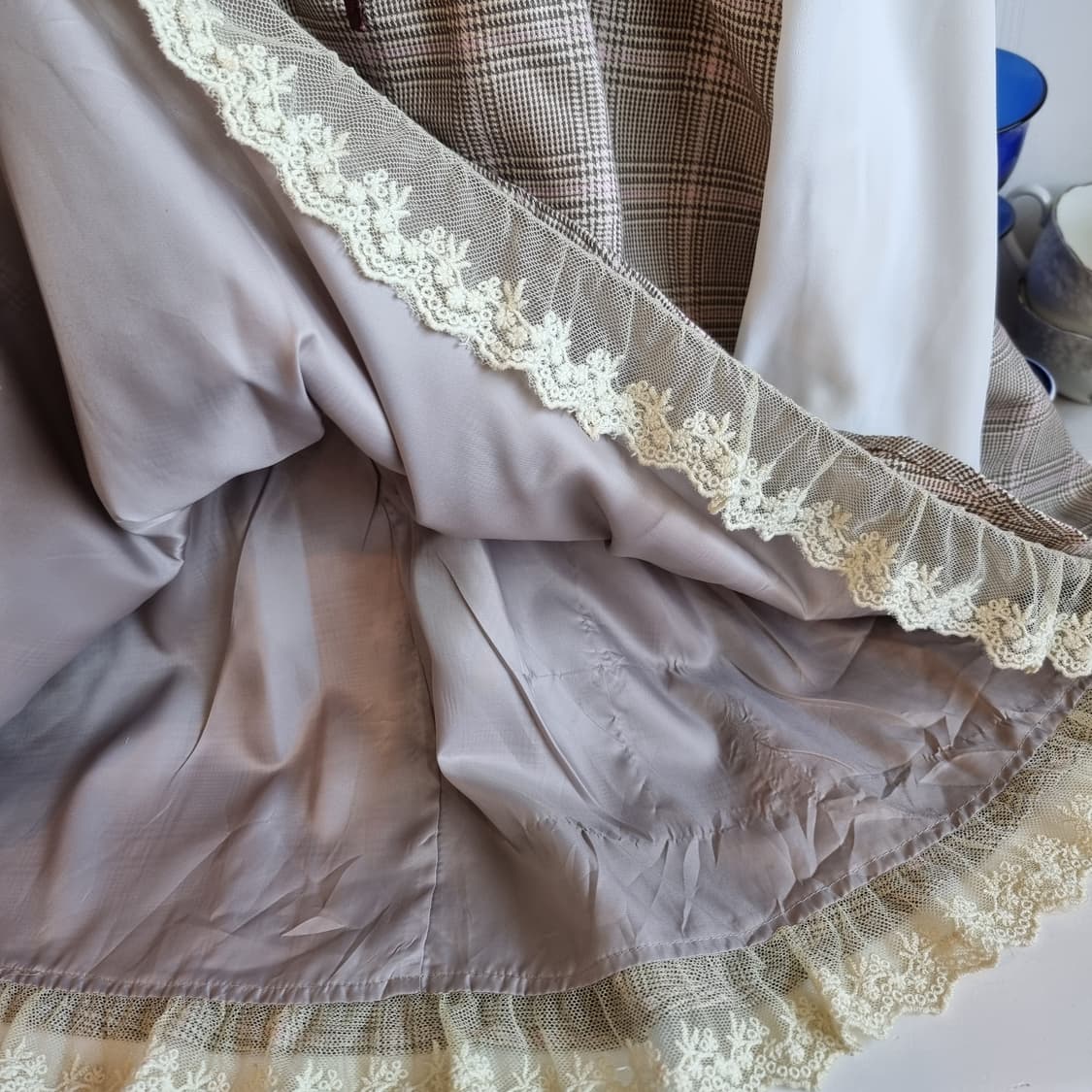 (앙크루즈) 클래식 체크 레이스업 프릴 원피스 상품이미지4