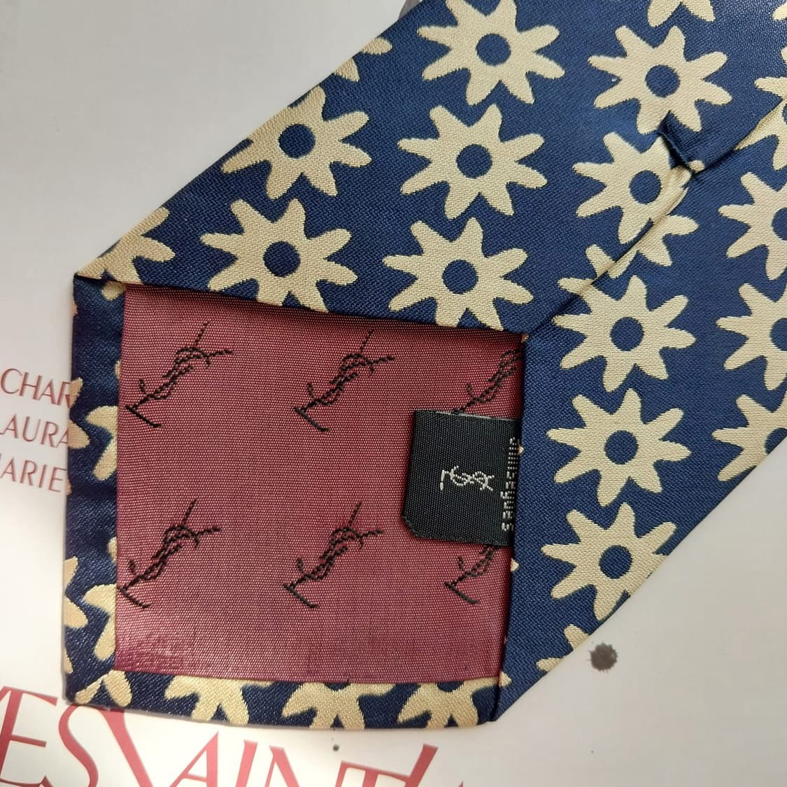 입생로랑 실크 네이비 플라워 패턴 넥타이 9.5cm A등급 K2411
 상품이미지6