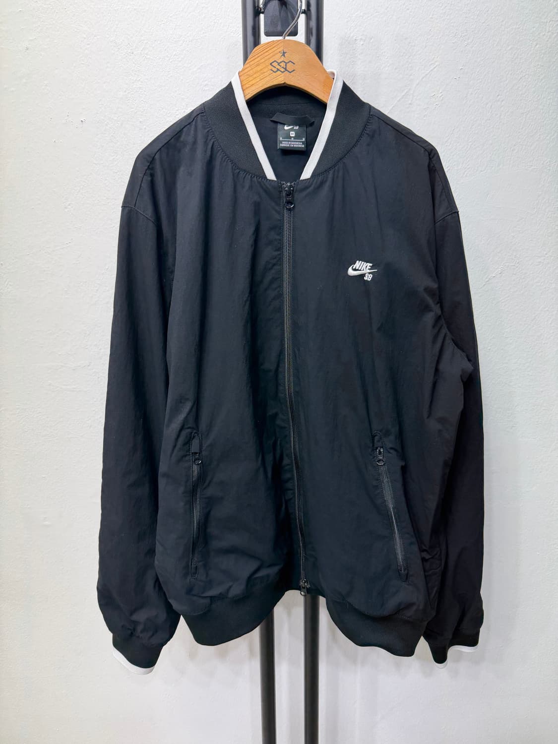 정품) 나이키 SB 블랙 우븐 봄버 자켓 M 상품이미지1