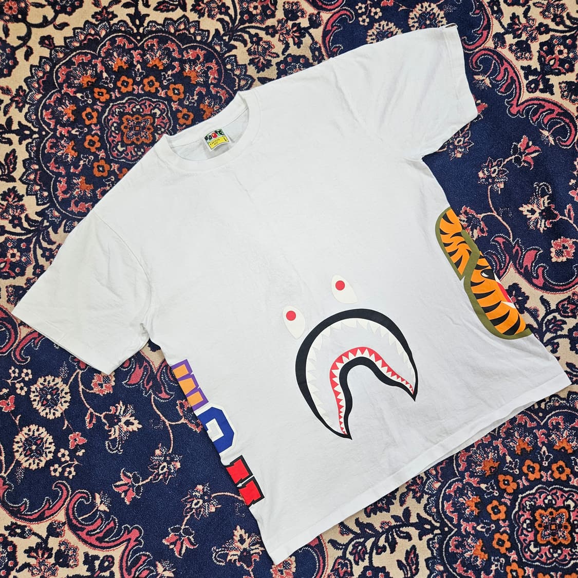 베이프(BAPE) 샤크 타이거 반팔티셔츠 L size 상품이미지1