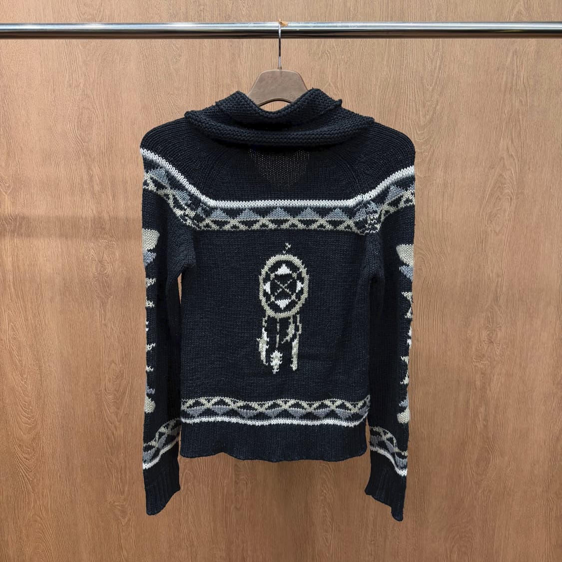 블루노트 니트 집업 가디건 드림캐처 자카드 패턴 디테일 슬림핏 블랙 상품이미지3