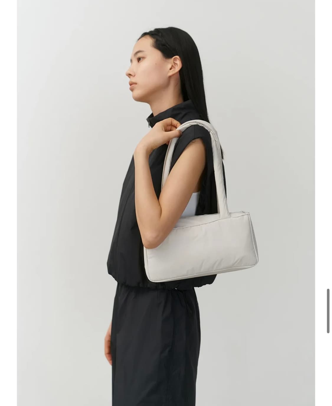 아모멘토 패디드 스퀘어 숄더백 가방 라이트 베이지 상품이미지2