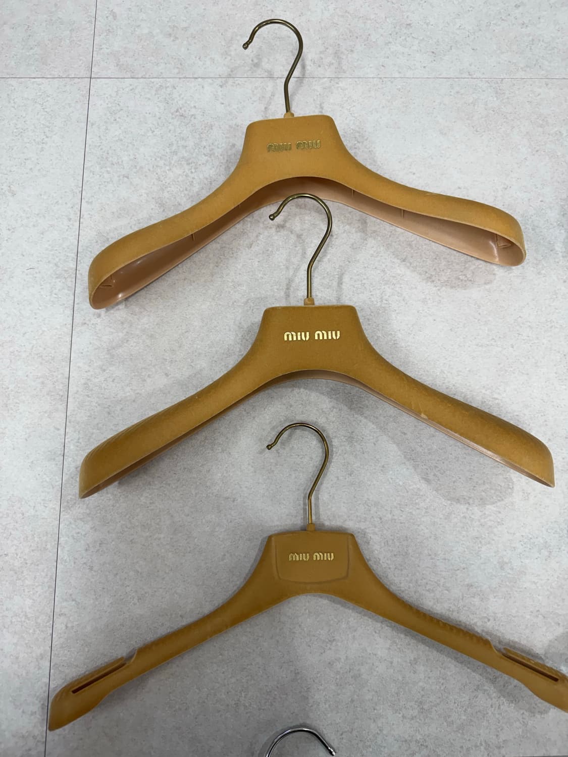 명품옷걸이 셀린느 루이비통 미우미우 프라다 상품이미지5