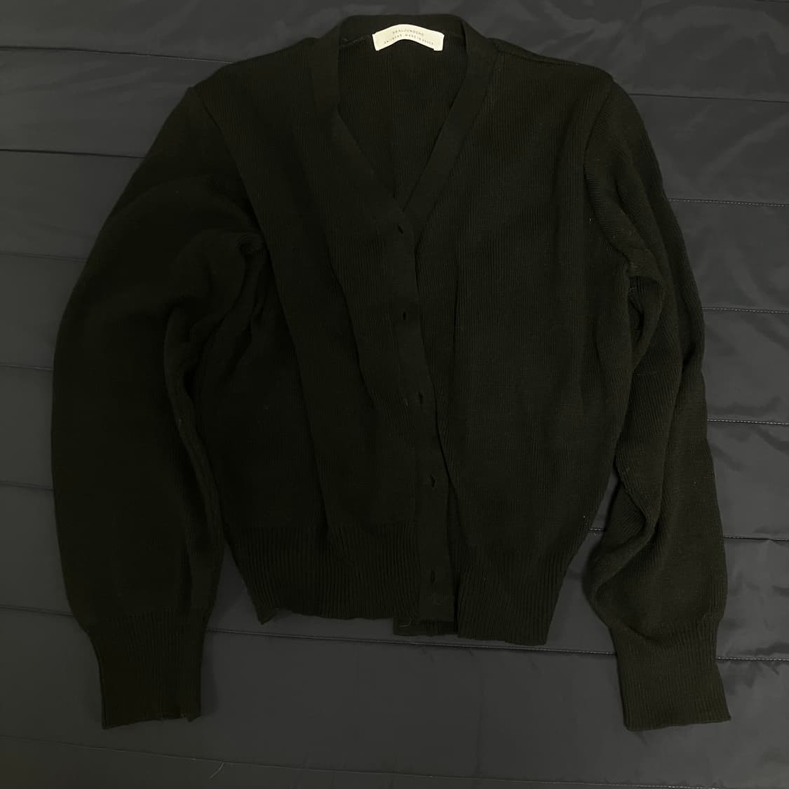 브이넥 가디건 블랙 상품이미지3