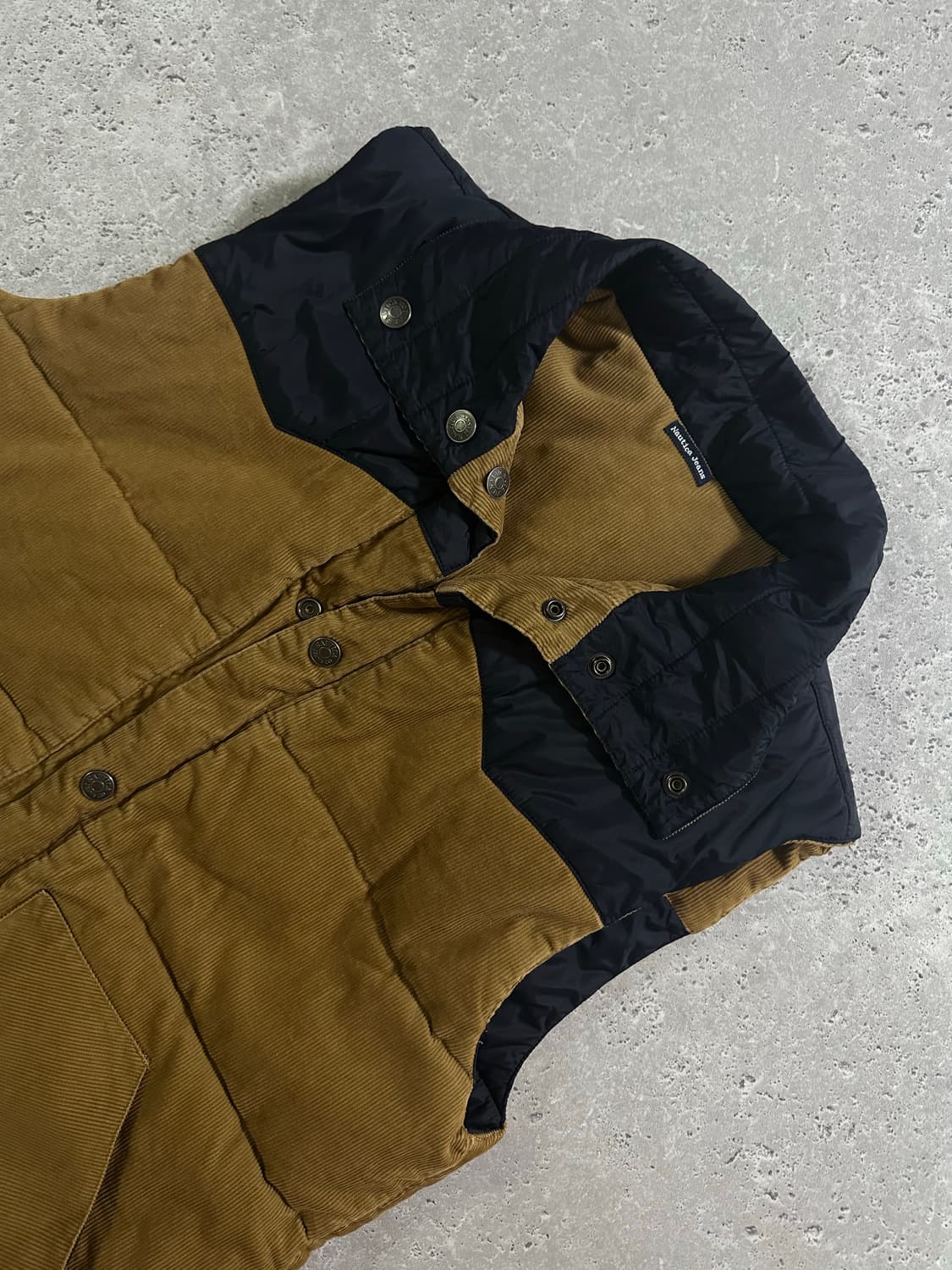 노티카 코듀로이 베스트 브라운 블랙 상품이미지1