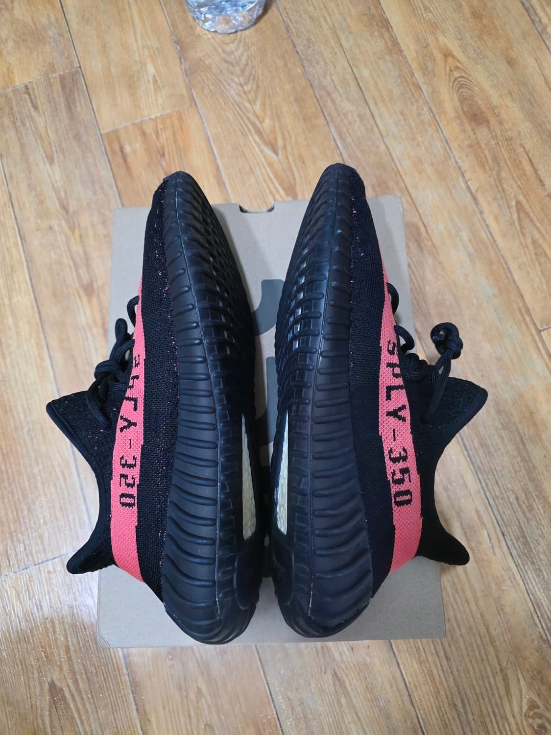 아디다스 이지부스트 350V2 코어블랙레드 상품이미지3