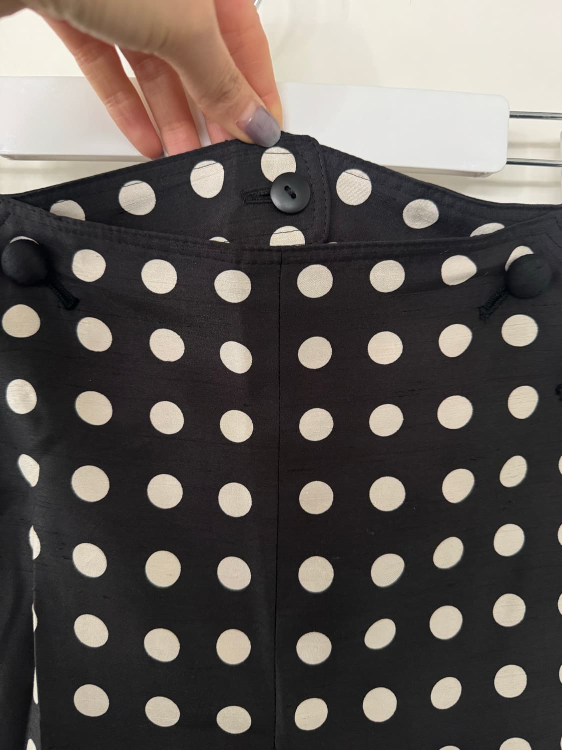 도트 패턴 버튼 디테일 미디 스커트 상품이미지6