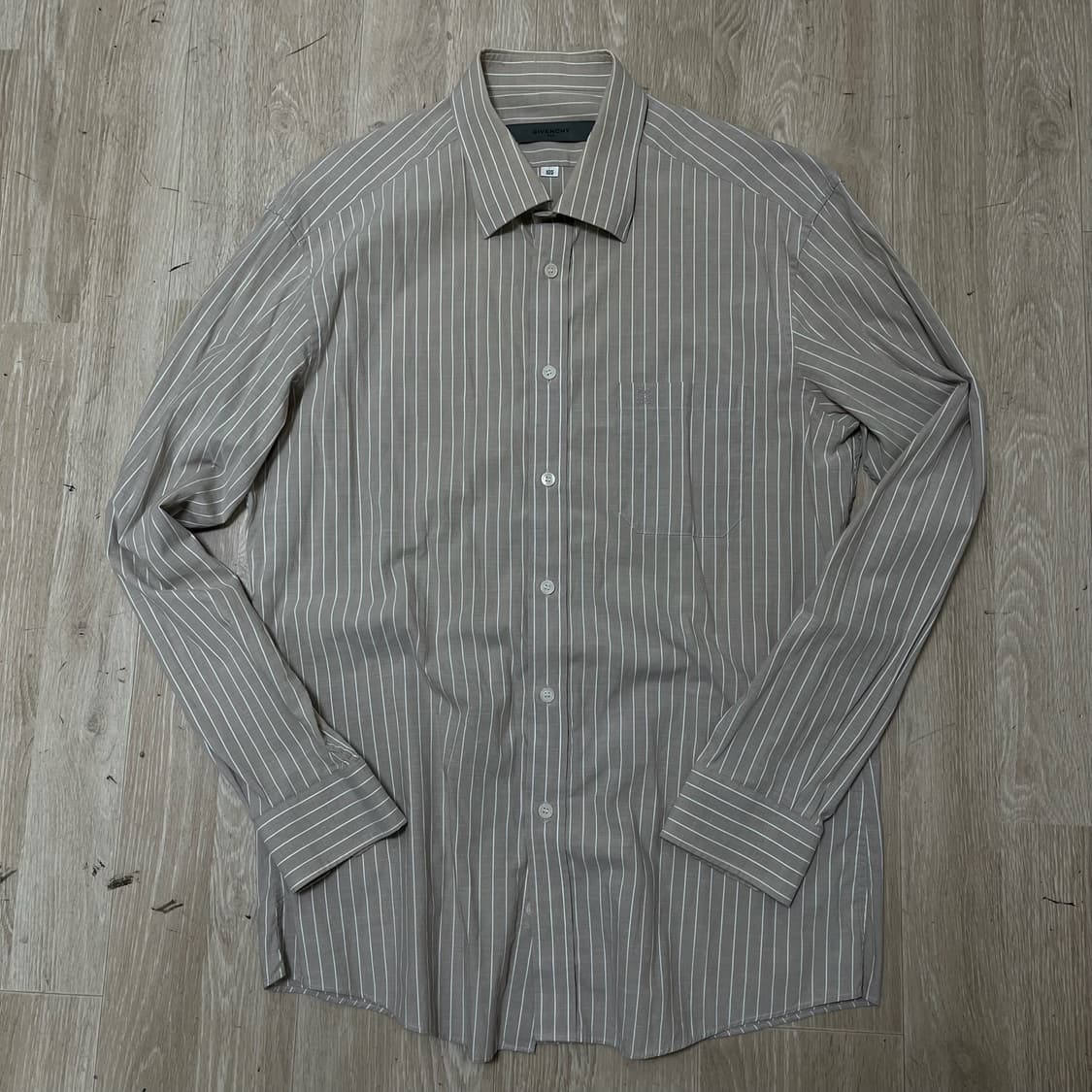 지방시 포켓 로고 자수 스트라이프 긴팔 셔츠 [베이지] XL/105 상품이미지1