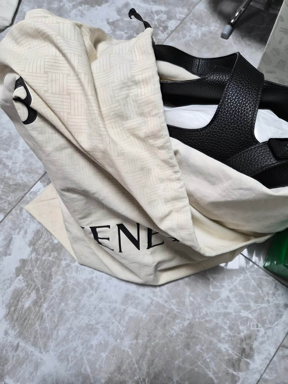 [판매] 보테가 베네타 디아고 토트백 (블랙) / 남성 상품이미지8