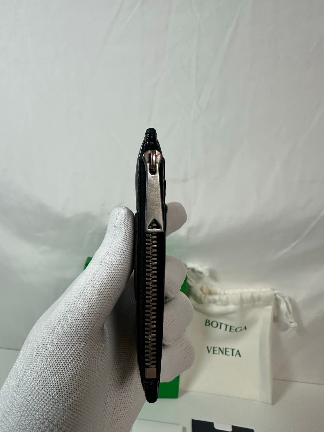 보테가베네타 지퍼 카드지갑 블랙 (OS) 상품이미지4