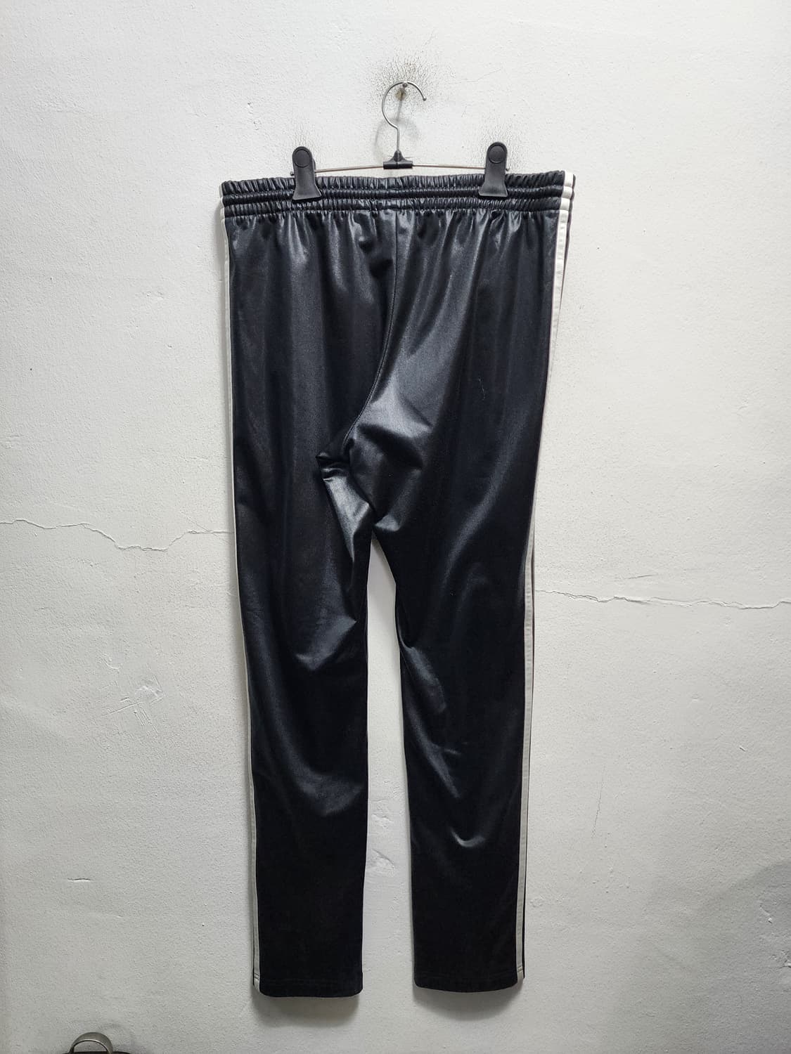 아디다스 CHILE CUFFED 유광 트레이닝 바지 상품이미지2