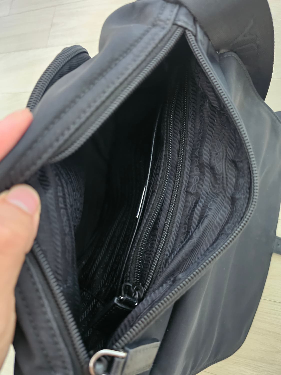 프라다리나일론사피아노  주우재가방 상품이미지10