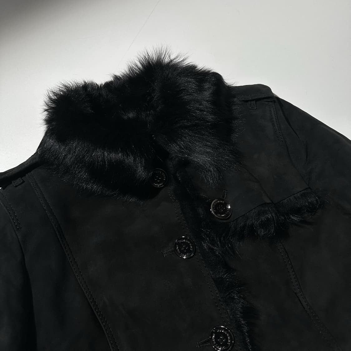 버버리 램스킨 시어링 무스탕 은장버튼 싱글 로브 코트  상품이미지4