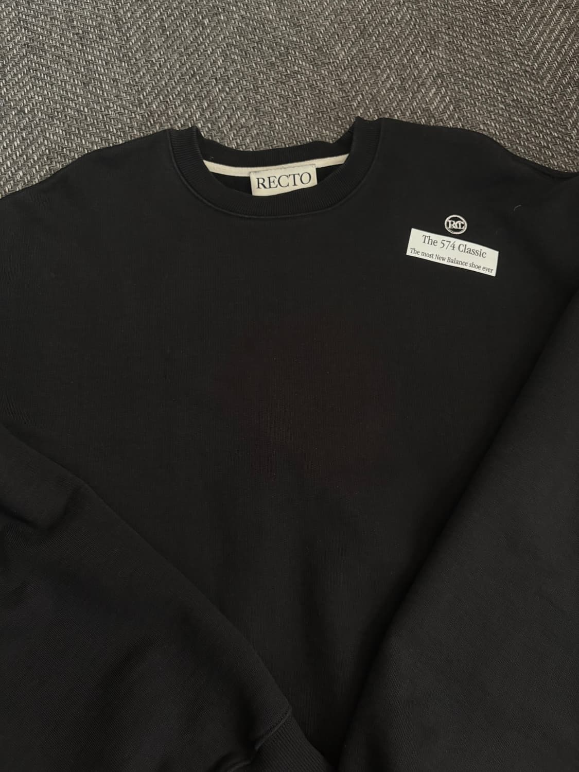 렉토 x 뉴발란스 맨투맨 블랙 상품이미지1