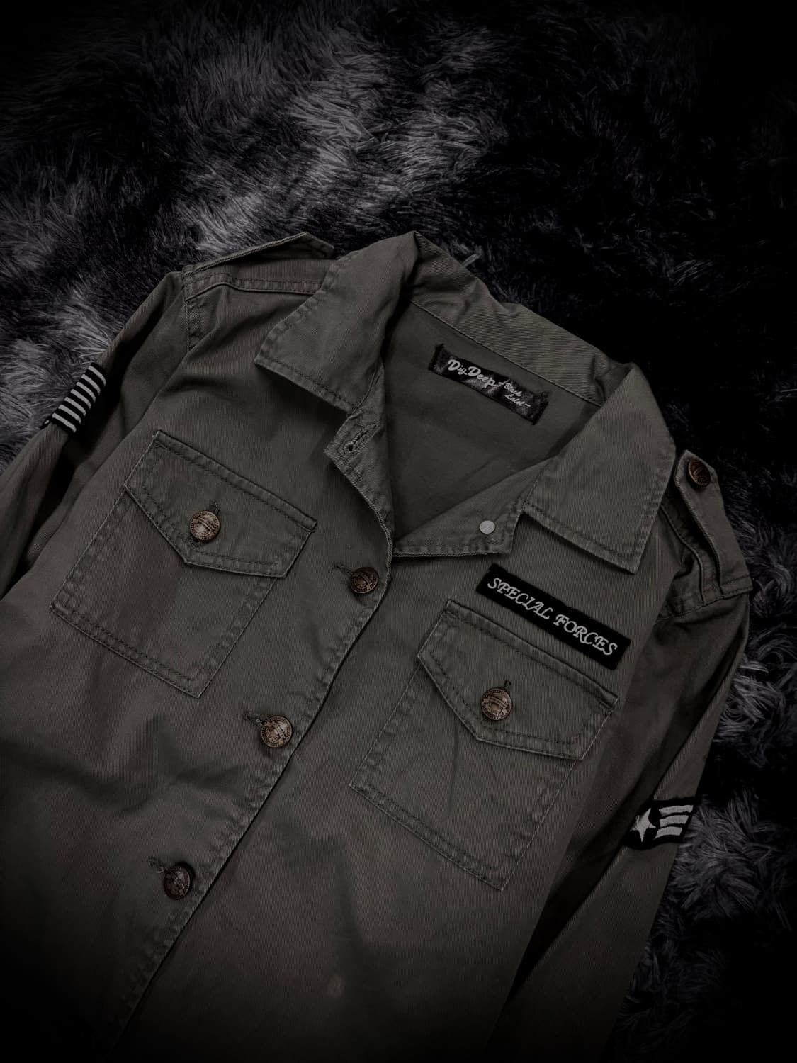 Dig Deep -black label- 날개 그래픽 밀리터리 셔츠 상품이미지3