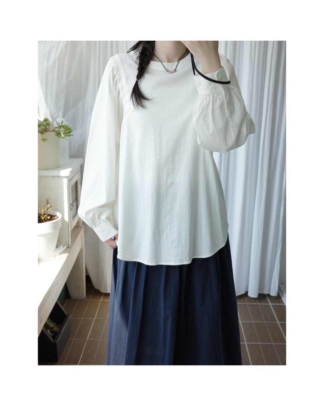 White pintuck blouse 상품이미지5