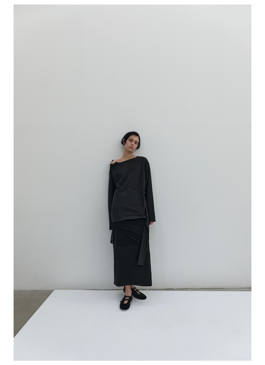 DIAGONAL STRIPE DETAIL TOP IN BLACK-GREY 상품이미지5