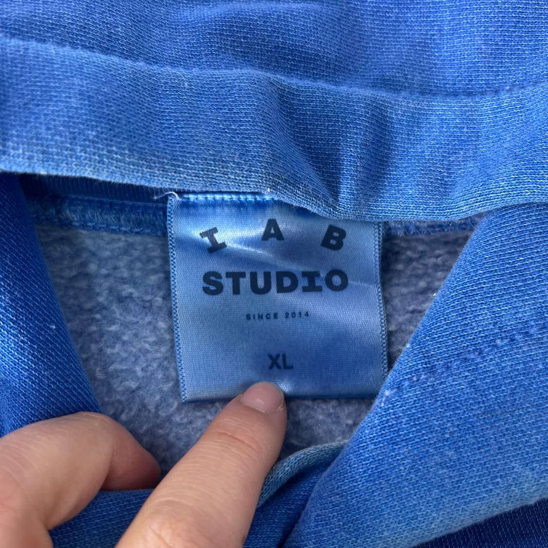 105 아이앱스튜디오 피그먼트 로얄블루 후드티 상품이미지4