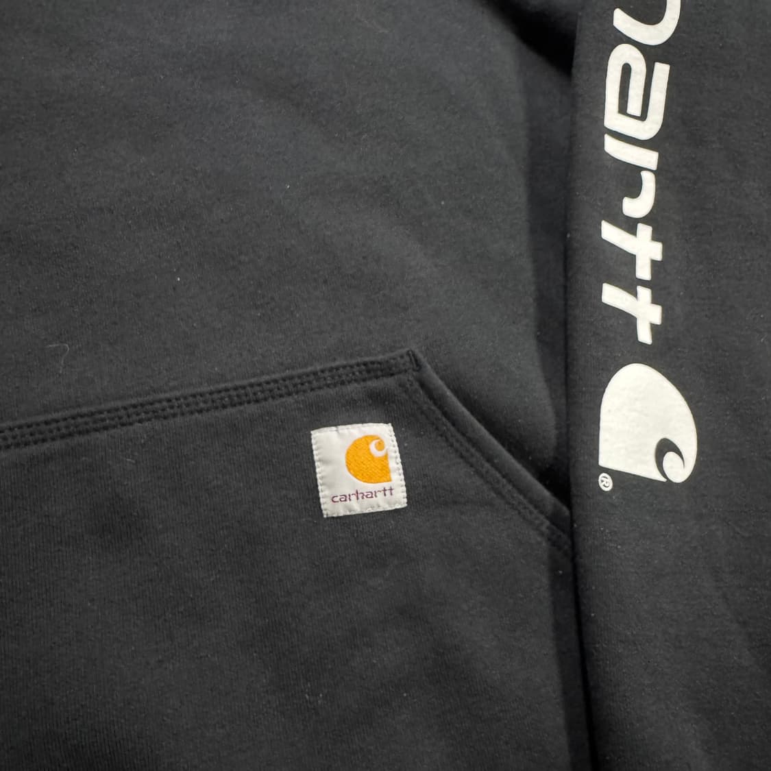 칼하트 암 레터링 후드티 상품이미지3