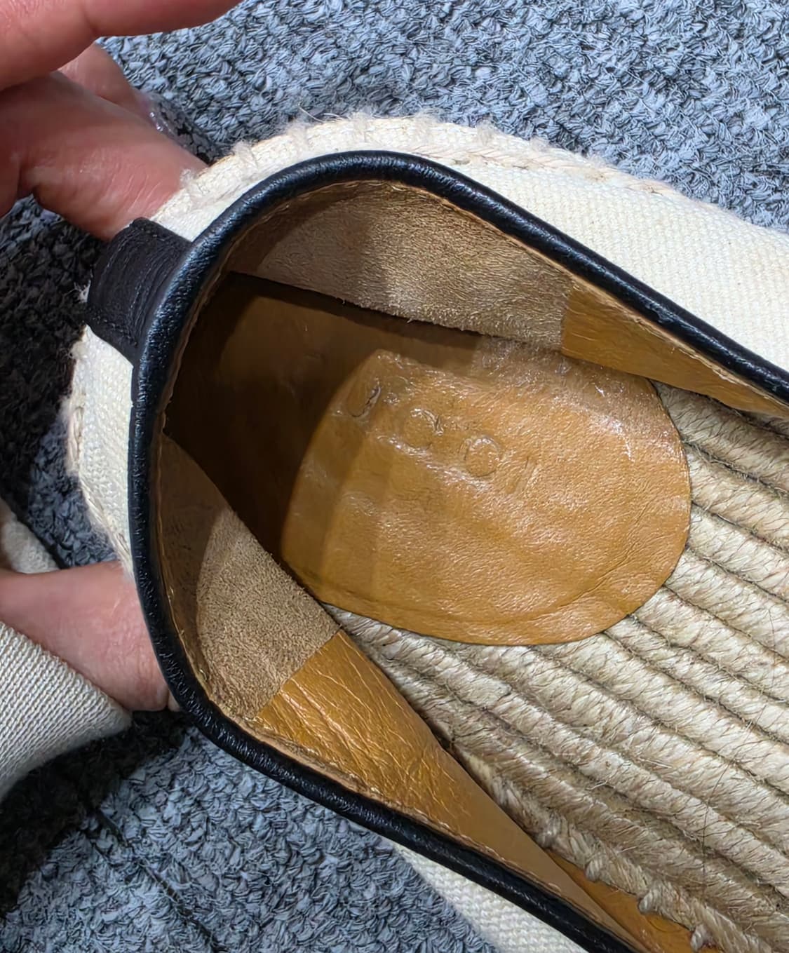 구찌 GG 인터로킹 시그니처 레더 에스파드류 슬립온 36 상품이미지10