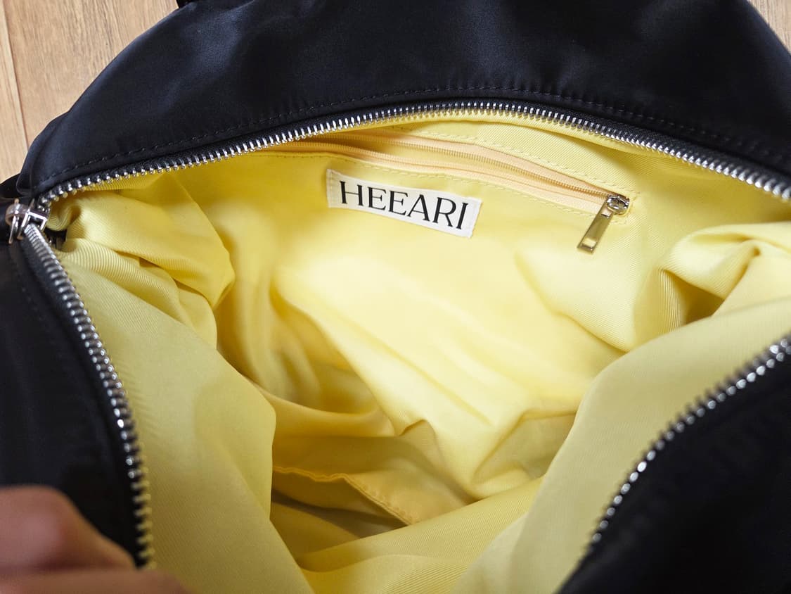 히어리(HEEARI) 오로라 셔링 더플백 블랙 새상품 상품이미지10