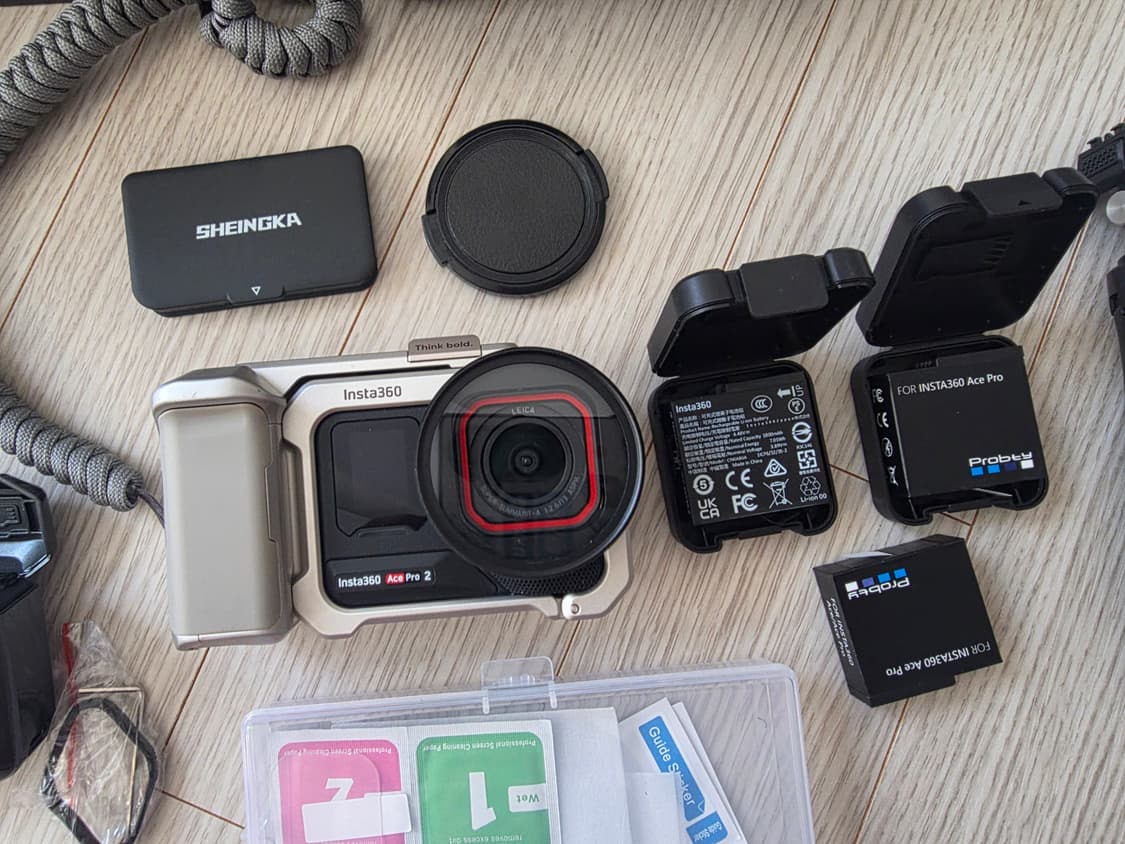 인스타360 에이스 프로2 액션캠 Xplorer Grip Kit 풀박스 상품이미지1