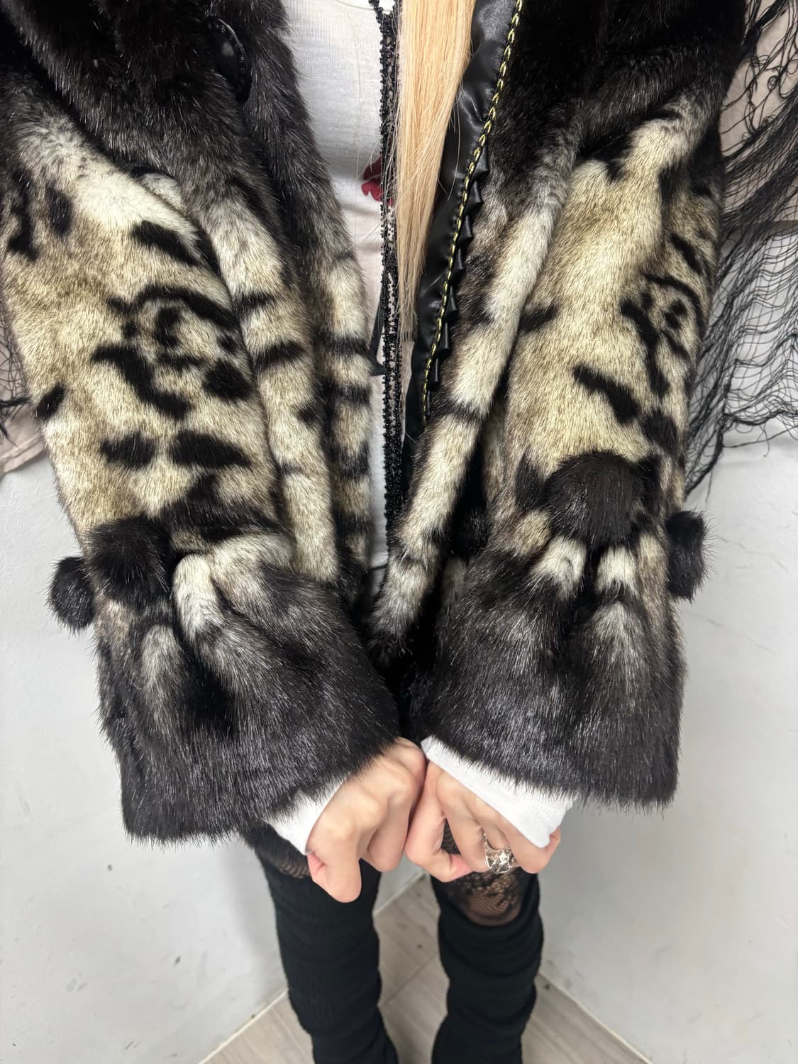 Kawaii Over-Size Fake Fur Jacket 상품이미지4