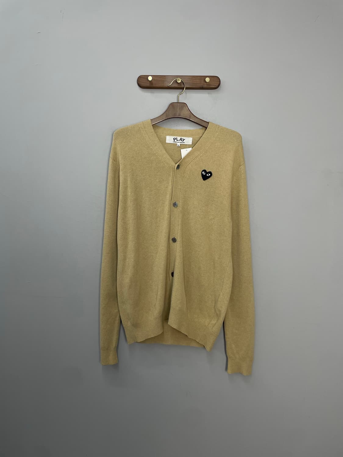 꼼데가르송 플레이 블랙 하트 와펜 베이지 가디건 H2013 상품이미지2