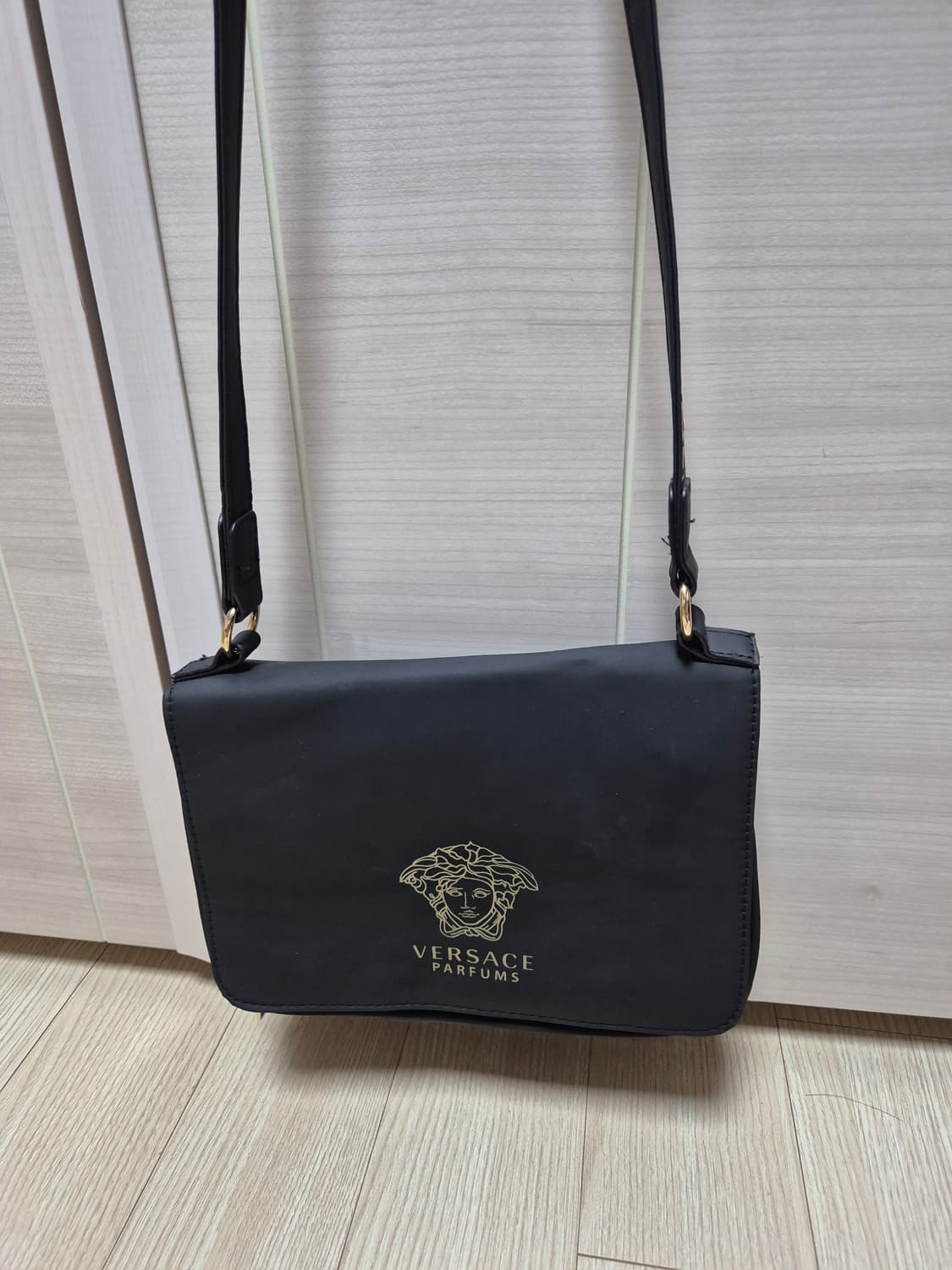 (정품) 베르사체 메두사 크로스가방 메두사 퍼퓸 가방 상품이미지3