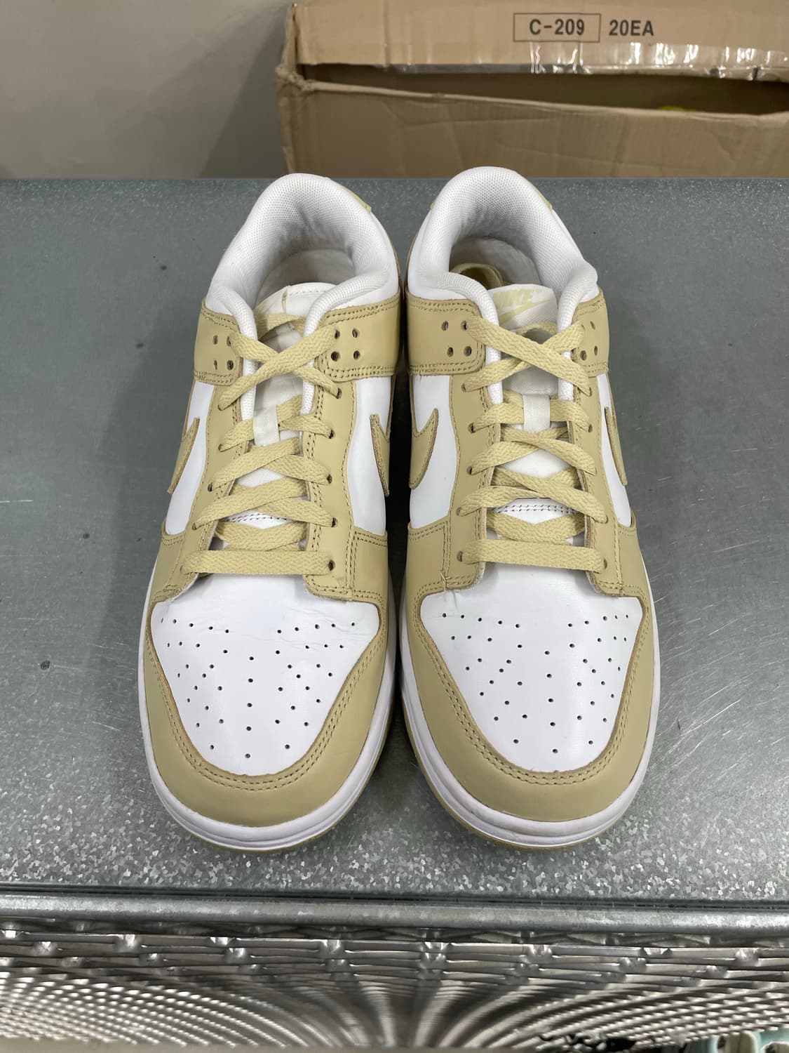 나이키 덩크 로우 팀 골드 앤 화이트 270 상품이미지5