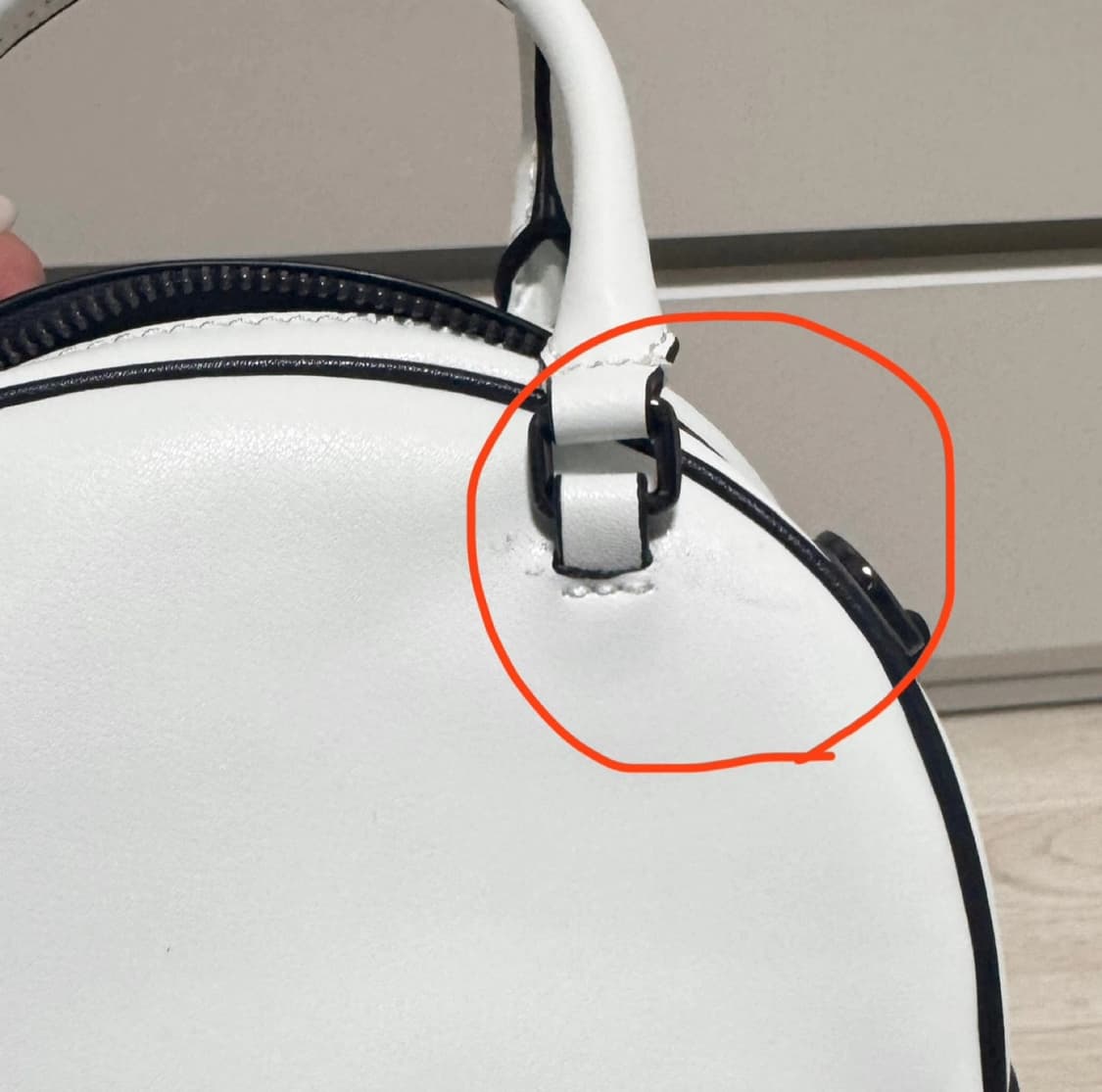 마크제이콥스 스몰 돔 볼링 크로스백 상품이미지5