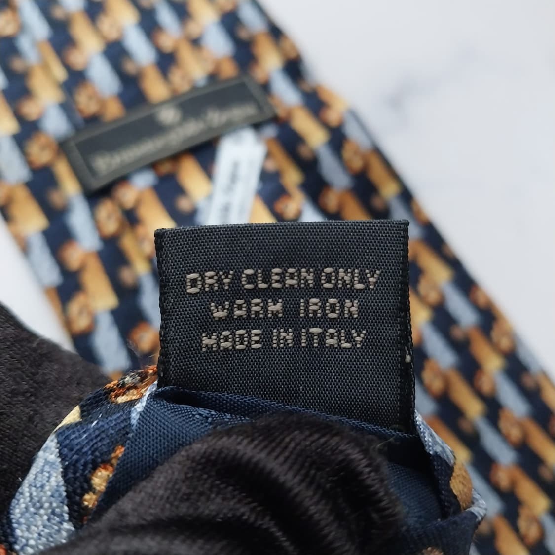 제냐 실크 네이비 기하 패턴 넥타이 10.1cm A+등급 K1791
 상품이미지10